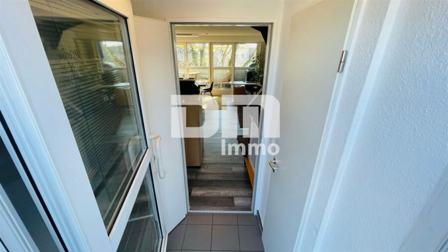 (R)eserviert!Traumhafte Maisonette-Wohnung im Penthouse-Stil mit Terrasse und Balkon - Windfang unten